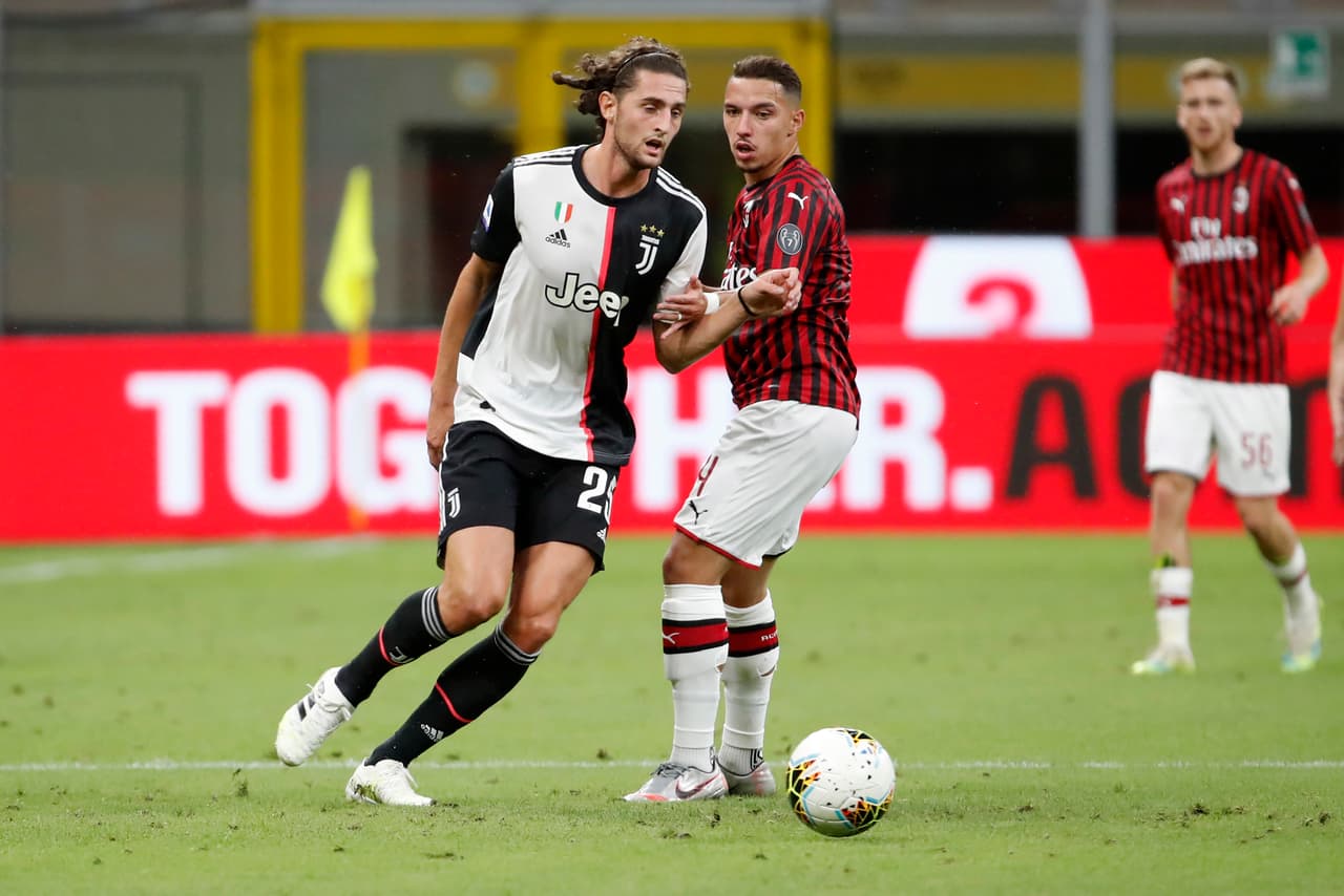 Con un hermoso túnel, Adrien Rabiot se quita fácilmente la marca de Ismael Bennacer.