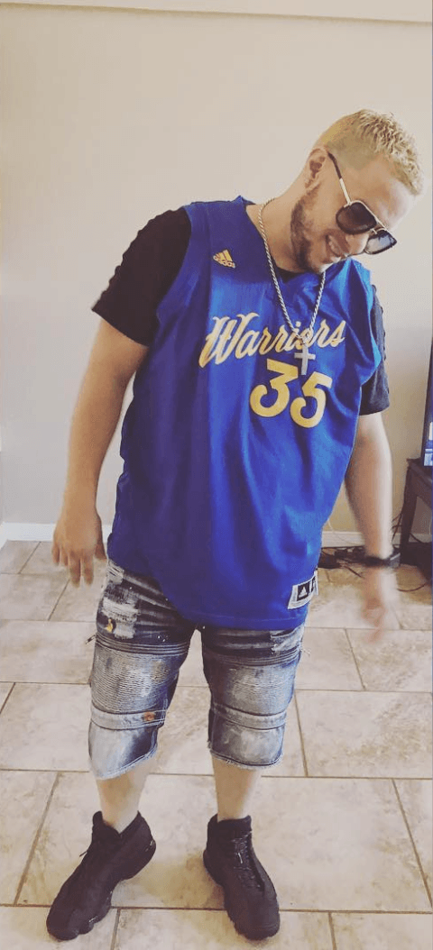 Mucho se dijo acerca de esta repentina transformación y hasta se culpó a Chiquis Rivera, de convencerlo para pintarse el cabello y verse como ella, cuando todavía estaban juntos.