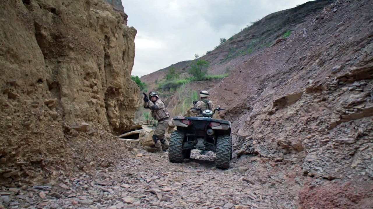 Caught in the middle of a firestorm, ‘El Chapo’ and ‘Toño’ climbed on a quad bike. The GAFES went on a high-speed chase with a quad bike manned by ‘El Oculto’ and ‘El Uno’, and the other by ‘El Bravo’ and ’El Jaguar’. They were heavily armed.