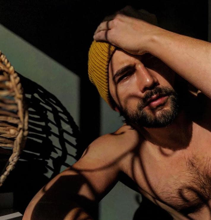 Luego de varias semanas de incertidumbre y trabajos extra por parte de los escritores de la telenovela '¿Qué le pasa a mi familia?', el actor 
<b><a href="https://www.instagram.com/fernandonoriega/" target="_blank">Fernando Noriega</a> </b>fue presentado este lunes 22 de marzo como el nuevo integrante del elenco.