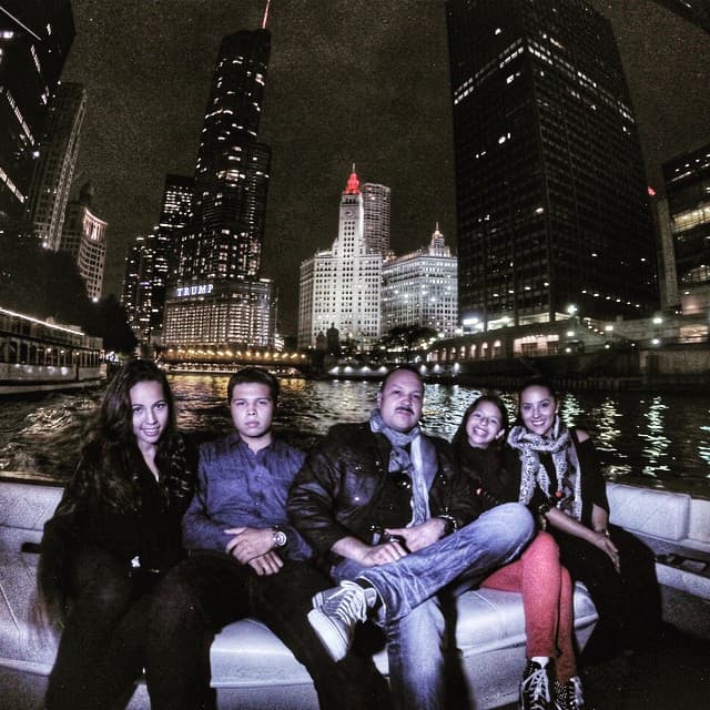 Pepe Aguilar es hijo de dos de los máximos reprentantes de la música y cine mexicano: Flor Silvestre y Antonio Aguilar.