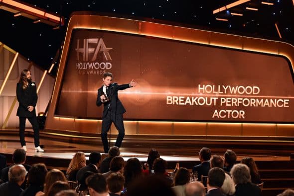 Eddie Redmayne no se quedó atras pues los HFA lo reconocieron como 'Mejor Actor Revelación del Momento'. Jared Leto tuvo el honor.