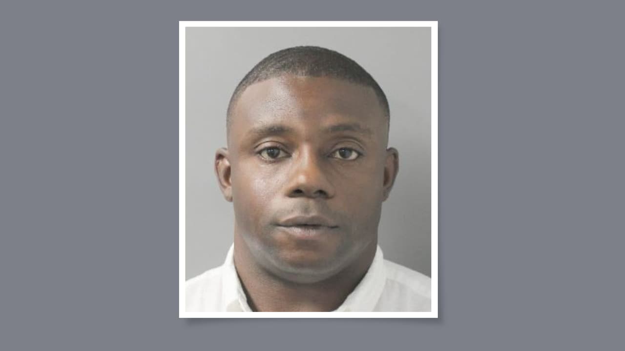 Sentencian a 60 años de prisión a un hombre por apuñalar 27 veces a su novia en un motel de Texas