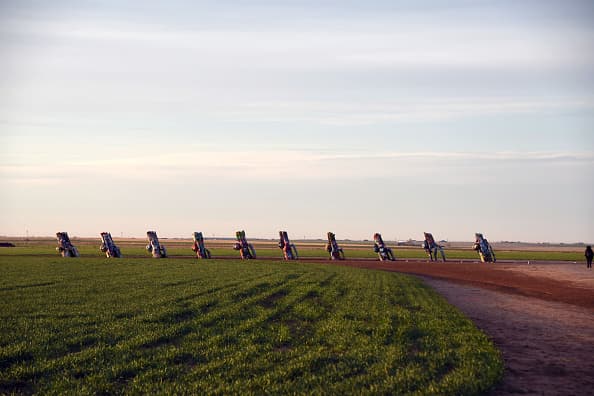 El Cadillac Ranch es uno de los íconos de carretera para los viajeros de la Ruta 66, conocida también como 
<b>"La Calle Principal de América"</b>, pues cruza la Costa Este de Estados Unidos
<b> </b>hasta la Costa Oeste. Tiene 4,000 kilómetros.