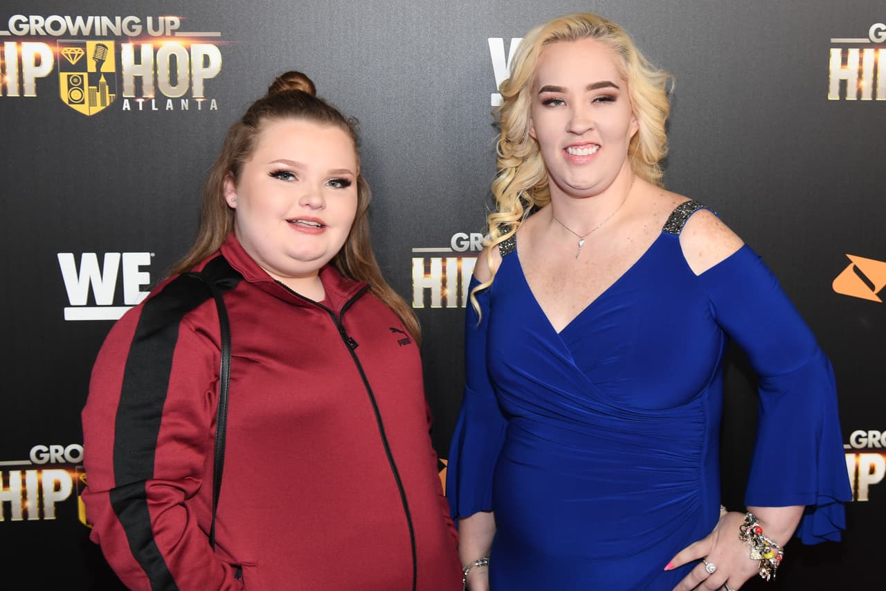 En el 2014, se dio a conocer que Mama June tenía una relación sentimental con un hombre llamado Mark Daniel, quien acababa de salir de prisión por haber abusado de un niño de 8 años.