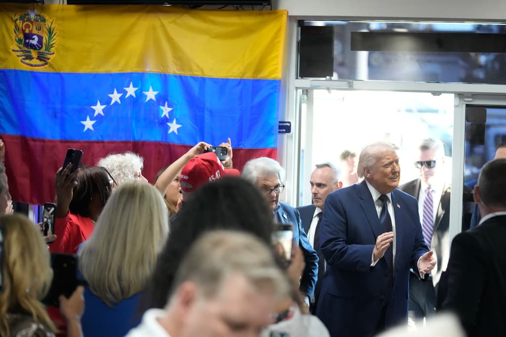 A su llegada a El Arepazo el presidente Trump recibió aplauso de las personas presentes en el lugar: un aproximado de 50 personas.