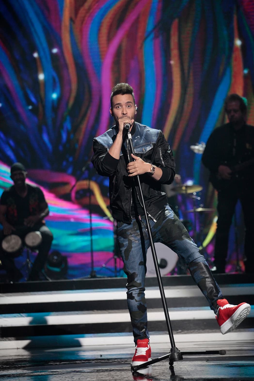 Como era de esperarse la semifinal tuvo un invitado de lujo. El 'príncipe de la bachata', Prince Royce, subió al escenario a cantar dos temas: 'Adicto' y 'Babalú', para volver más tarde.