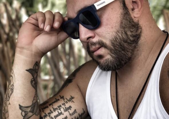 El primogénito de Pantoja se ha caraterizado por plasmar distintos tatuajes en su cuerpo.