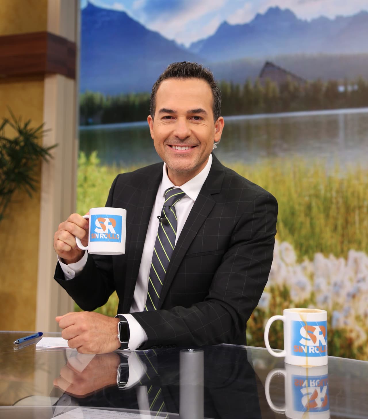 Carlos Calderón sigue tan alegre y travieso que cuando era un niño.