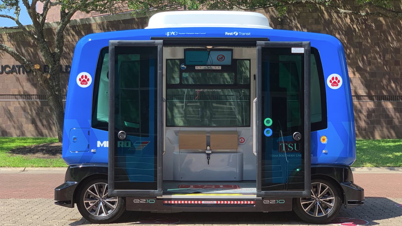 Los primeros vehículos de servicio público sin conductor ya transitan en Houston