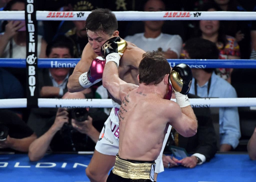 Canelo salió a tirar más golpes a diferencia de la primera cita, en la que GGG hacía de victimario. A decir verdad, el peleador kazajo se vio sorprendido por la postura ofensiva del mexicano.