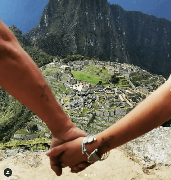 Raúl y Camila, de 25 años, no dejaron de tomarse la foto de rigor en la ciudad inca de Machu Picchu.