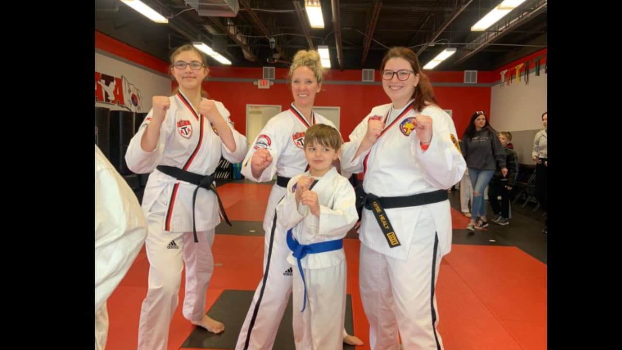 Mamá de John muestra sigue compartiendo el día a día de su hijo.