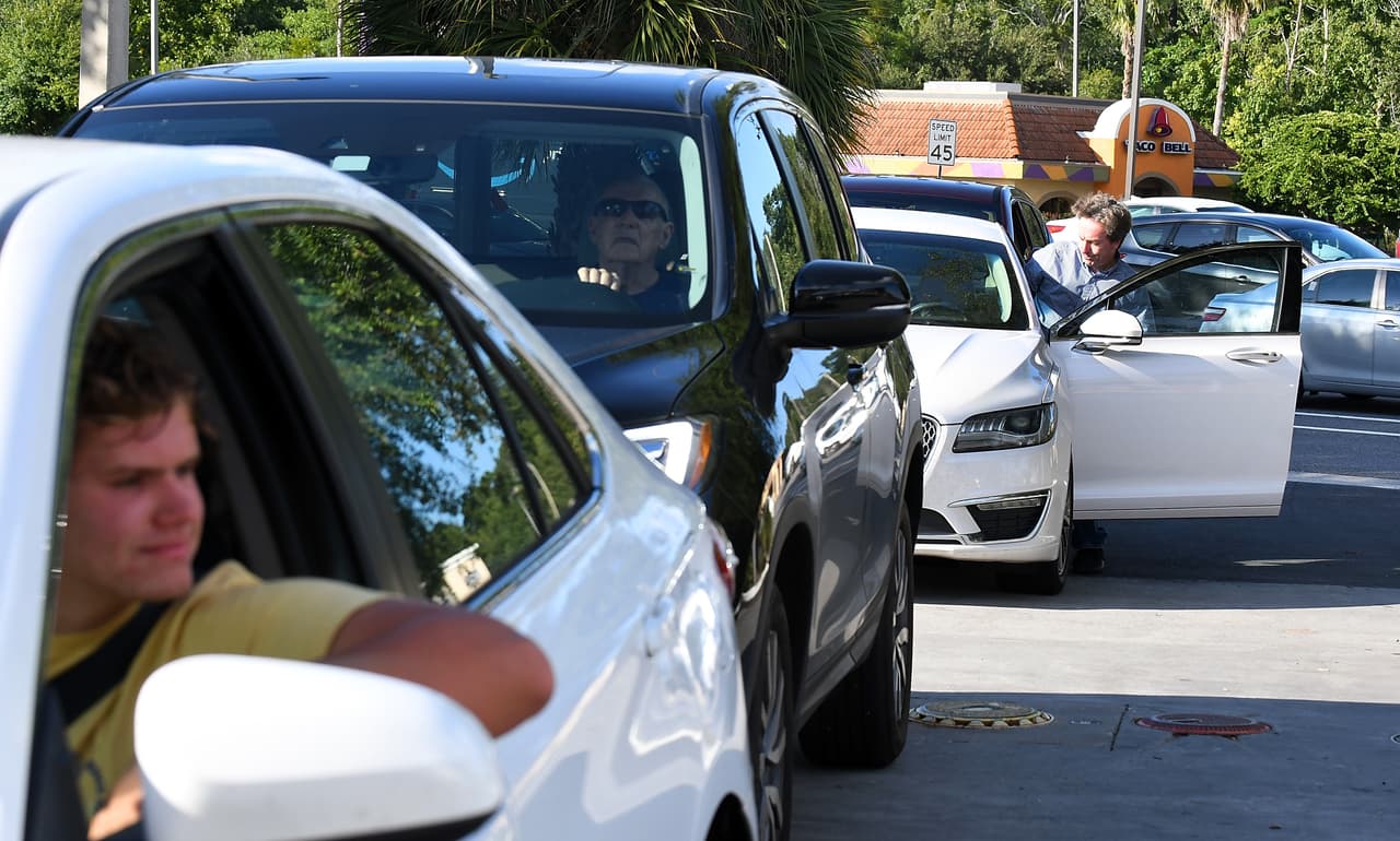 Agua, comida y gasolina, están siendo los artículos más importantes para los floridanos, en su preparación ante la posible llegada de Dorian.