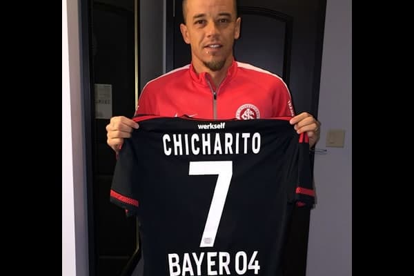 Andrés D'Alessandro presumió la playera de le dio 'Chicharito' Hernández