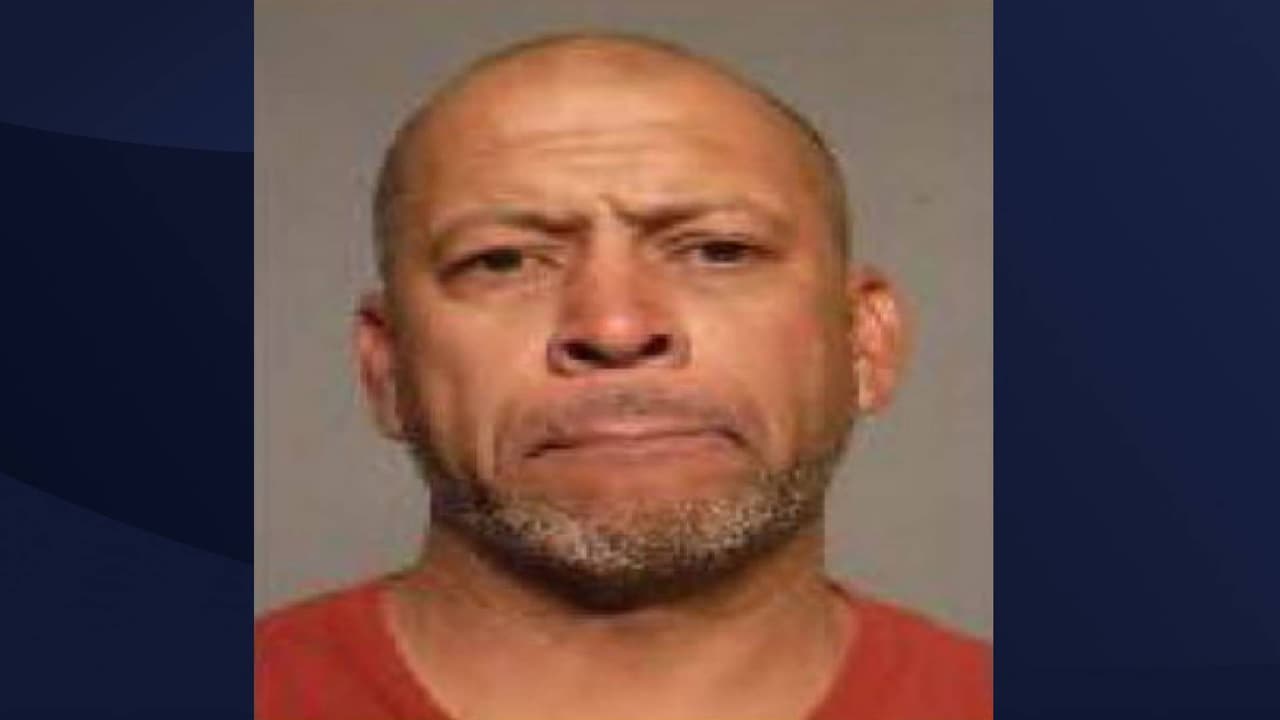 <b>Jesus Mendoza Parada</b>, de 47 años, es buscado por agresión sexual.
<br>