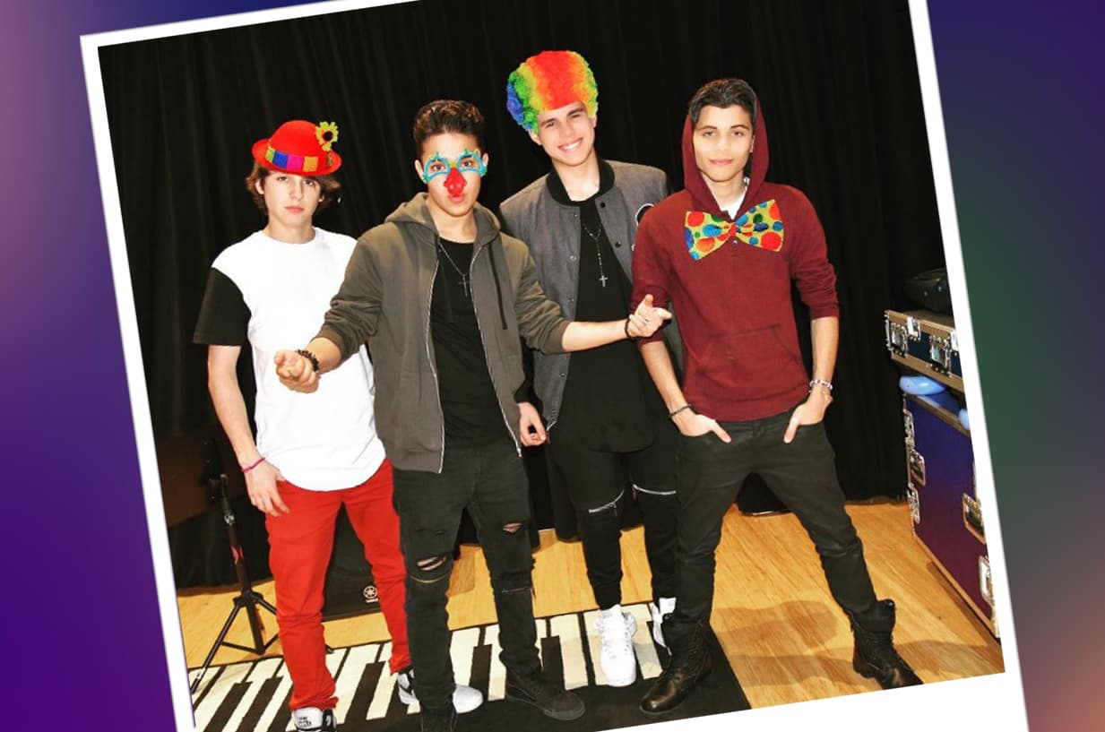 Por cierto, también les encanta disfrazarse de payasos.