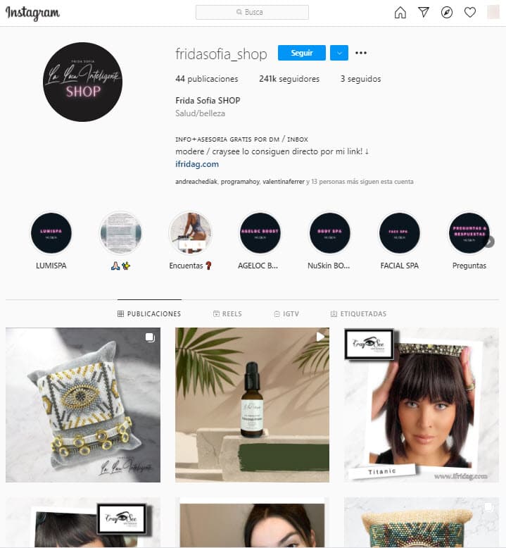 En el perfil de su tienda, @fridasofia_shop, ha continuado
<b><a href="https://www.instagram.com/fridasofia_shop/" target="_blank">promoviendo los artículos</a></b>, aunque también dejó de ser tan constante como era hasta antes de la muerte de su hermana.