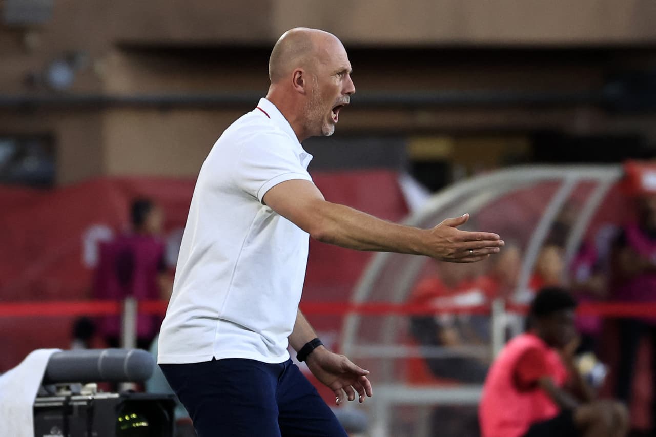 Philippe Clement, entrenador del Mónaco, daba indicaciones desde la banda.