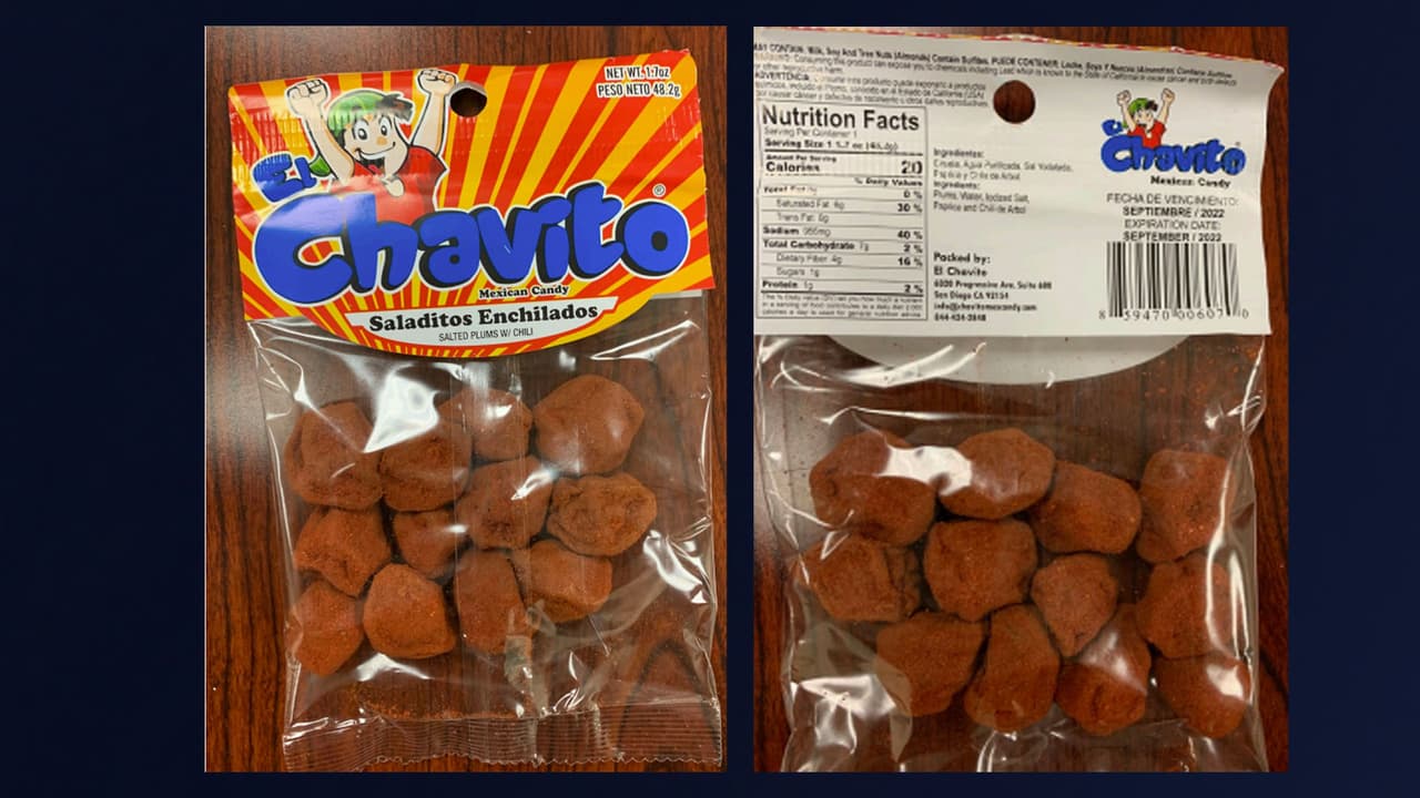 <b>2. El Chavito - Salted Plums with Chili</b>
<br>Las mujeres embarazadas y los niños que hayan consumido estos productos deben acudir con un experto en salud para saber si es necesario hacer exámenes médicos.