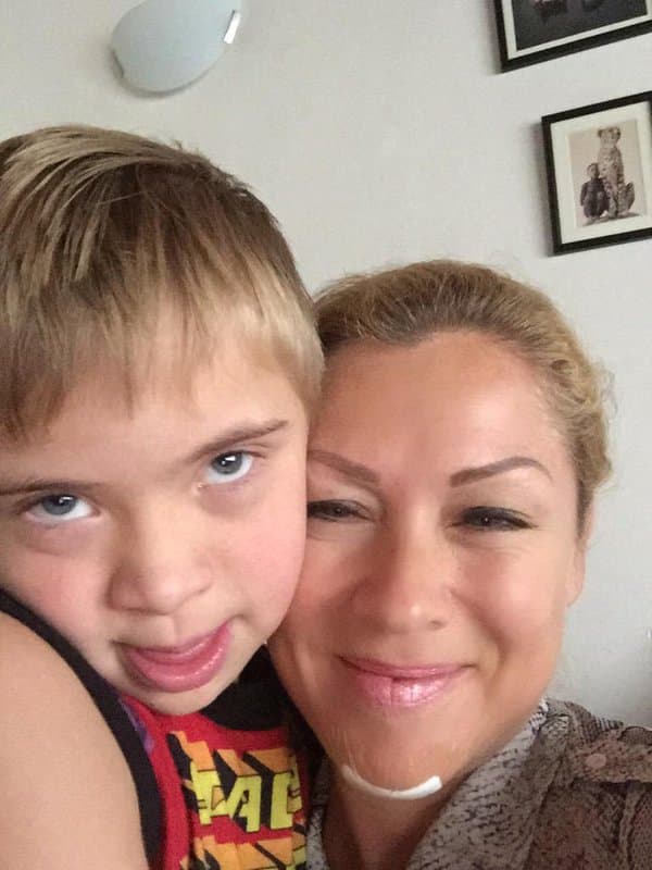 "[...] No lo ven muy seguido, pero saben que tienen un papá y un papá que los quiere. No los frecuenta, no los educa, no está mucho con ellos, pero es un papá que está, que los quiere", puntualizó Leticia.