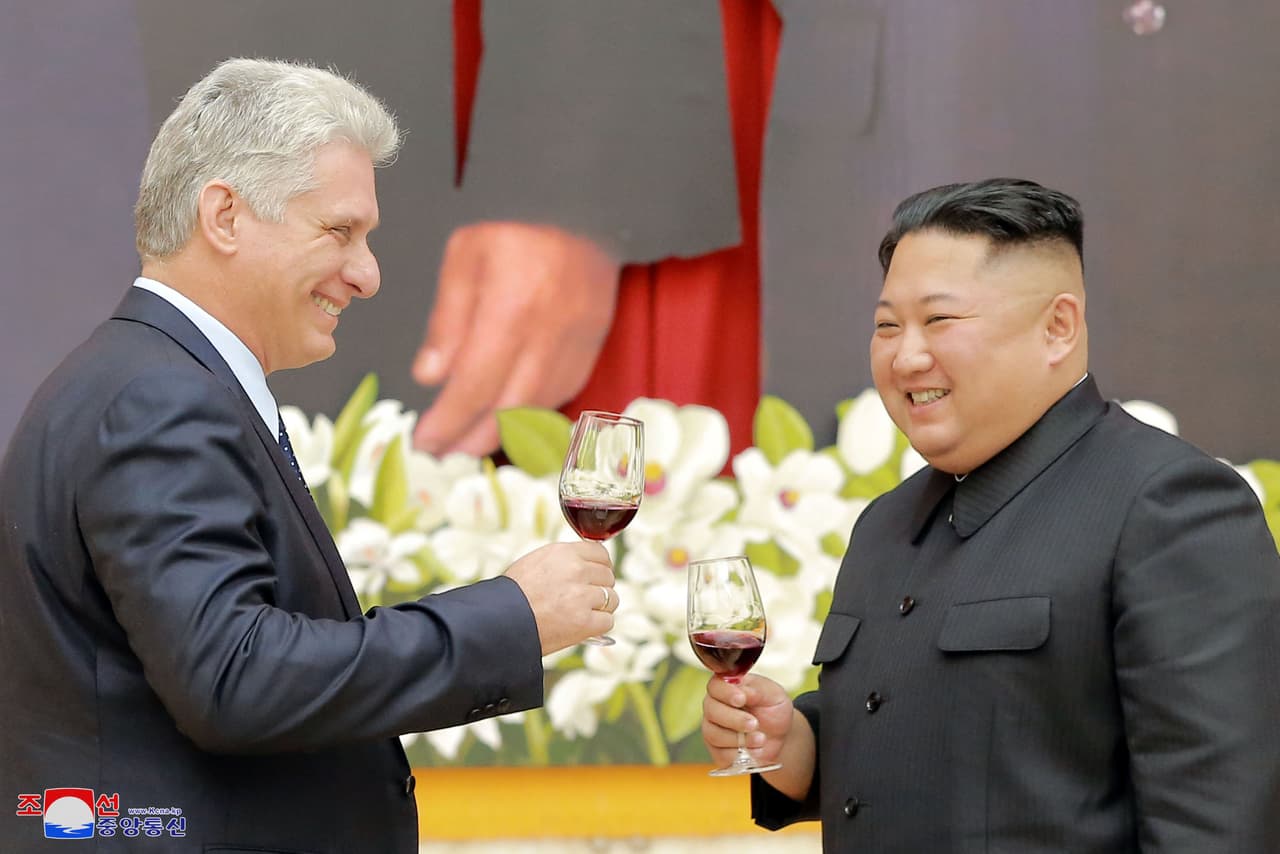 Kim Jong Un recibe en Pyongyang a Miguel Díaz-Canel mientras Corea del Norte amenaza con reanudar su programa nuclear
