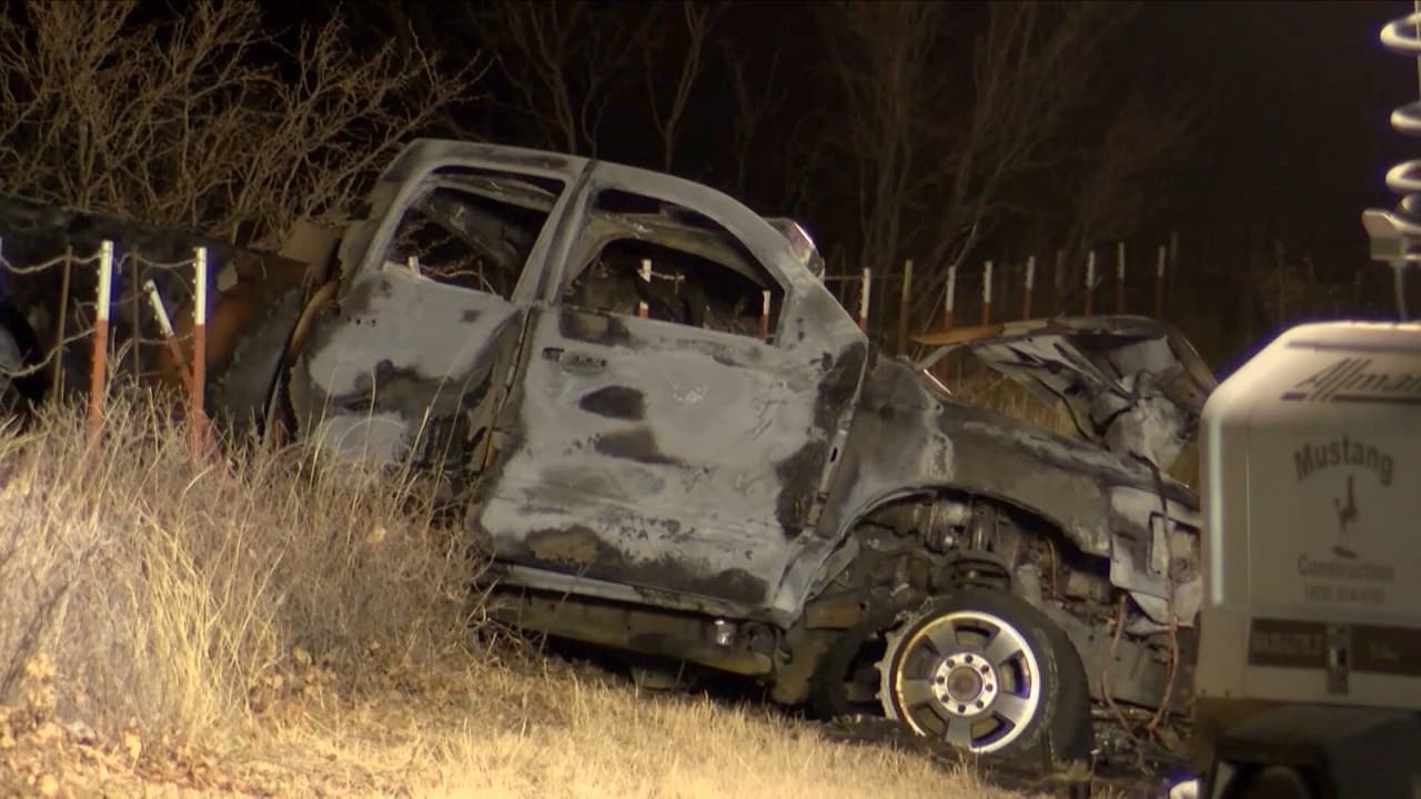 Nueve muertos deja choque entre una van con estudiantes universitarios y una pickup en Texas