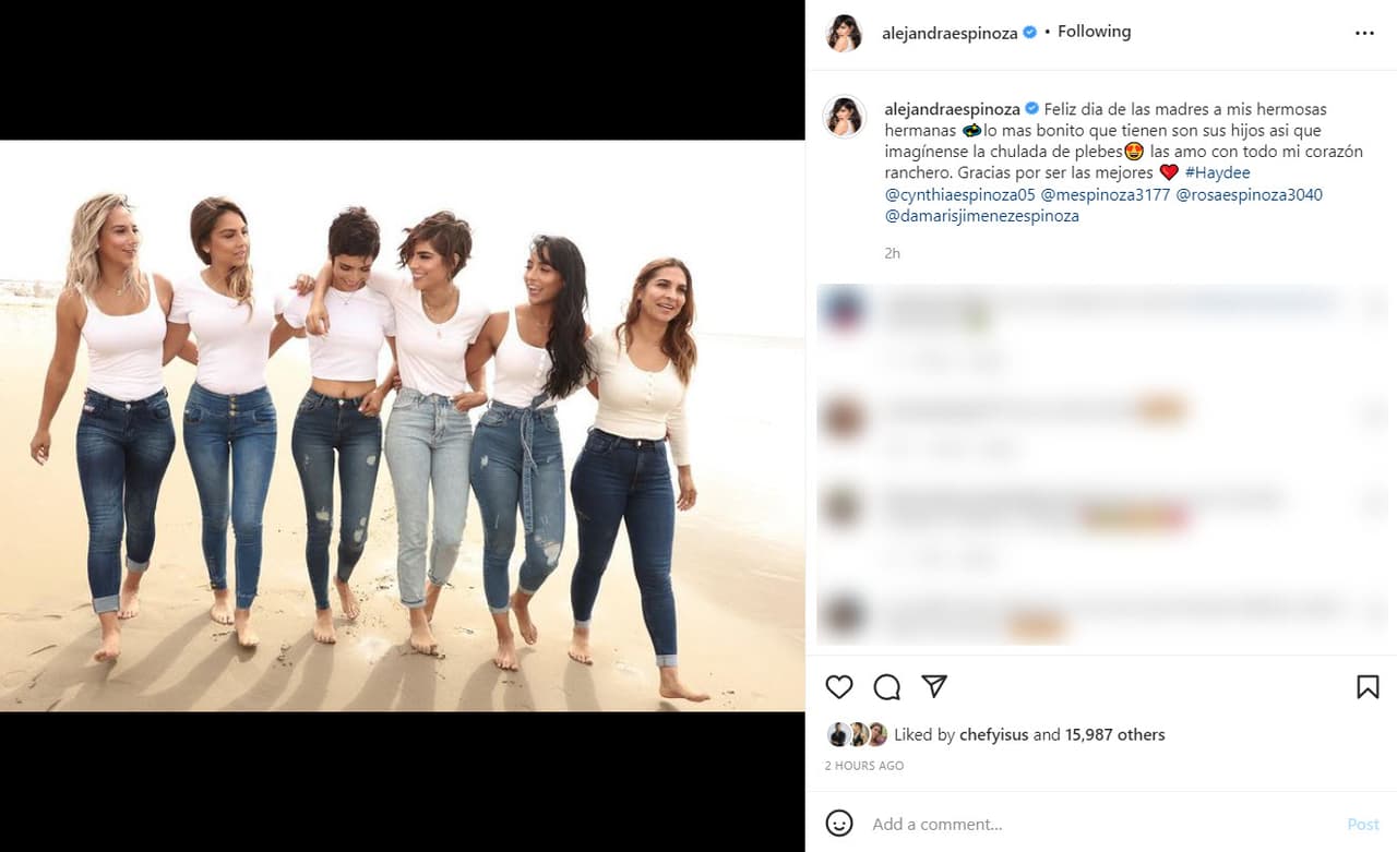 Alejandra Espinoza compartió esta foto con sus hermanas: "Feliz Día de la Madre a mis hermosas hermanas. Lo más bonito que tienen son sus hijos, así que imagínense la chulada de plebes. Las amo con todo mi corazón ranchero. Gracias por ser las mejores".