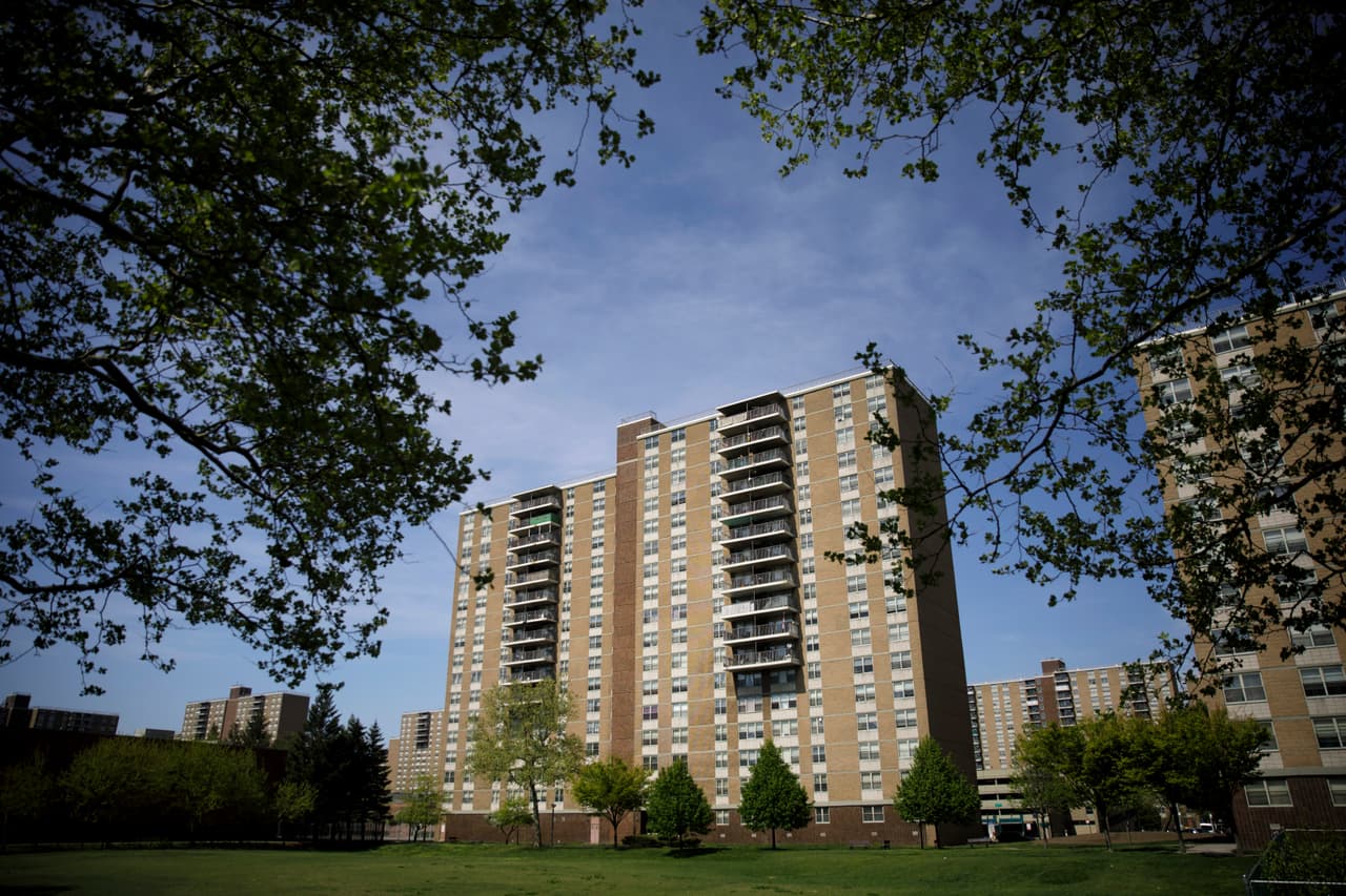 <b>Starrett City, East New York (Brooklyn)</b>
<br>612 muertes por coronavirus por cada 100,000 residentes