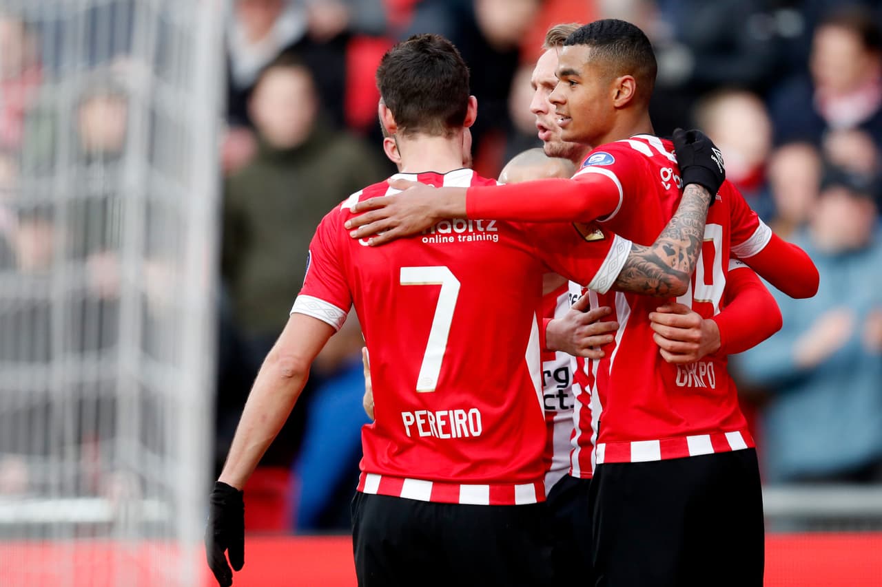 PSV Eindhoven goleó 5-0 al Fortuna Sittard en la Jornada 20 de la Eredivisie en una nueva oportunidad para que el equipo de los mexicanos ratifique su dominio.