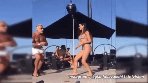 Ella le señala a él, pero está claro que Vacchi estaba mirando para otro sitio.