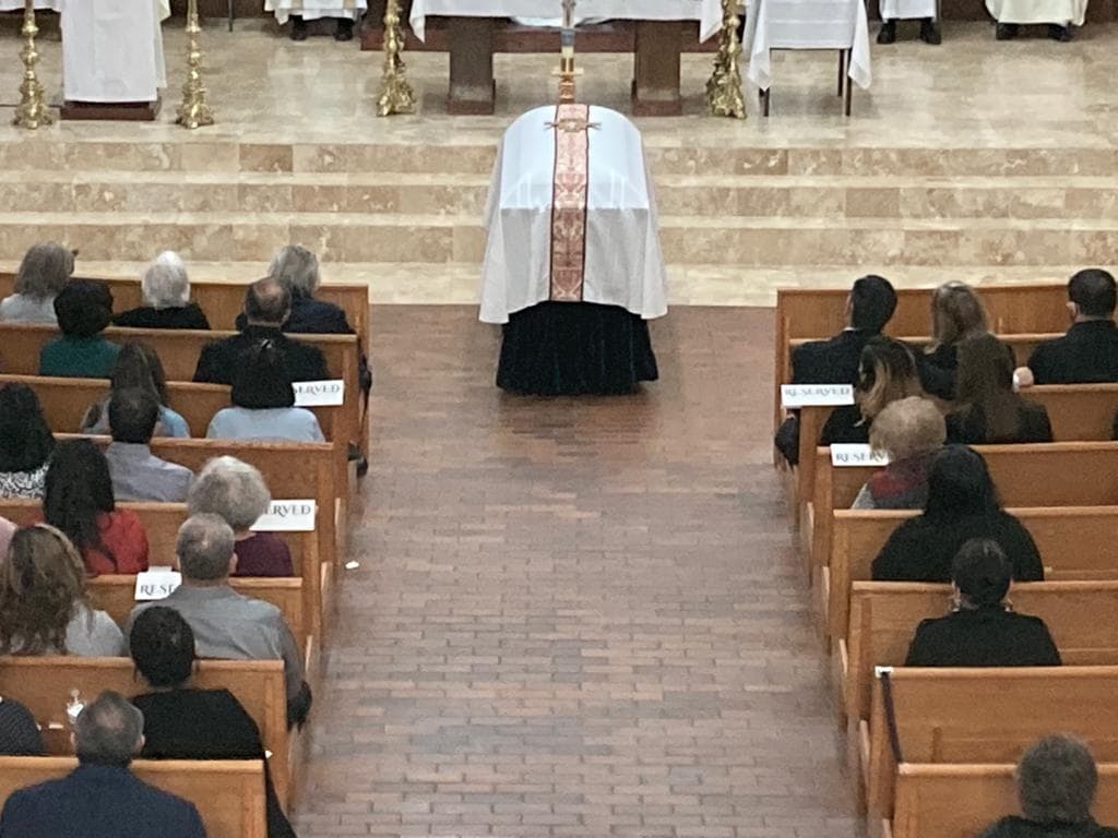 El Padre Jasso fue una persona muy querida y respetada entre la comunidad latina por haber sido un ferviente defensor de la causa hispana.