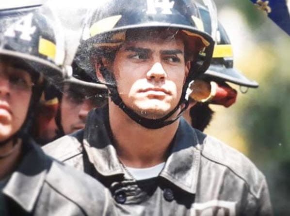 La adrenalina es otro de los ingredientes en su vida, fue parte del Cuerpo de Bomberos de Santiago en su natal Chile.