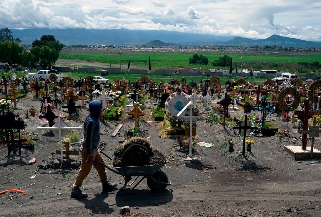 Otra vista del área especial para víctimas del coronavirus del Panteón Municipal del Valle de Chalco.
<br>