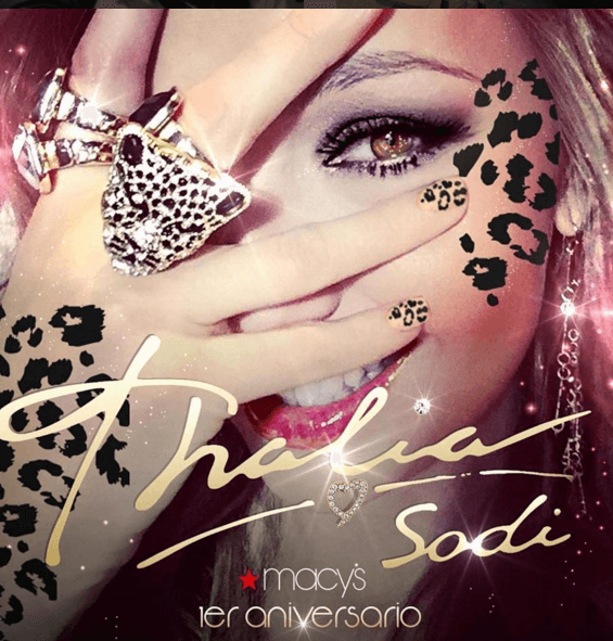 Ella sí que sabe cómo lucir de gatita súper cute.