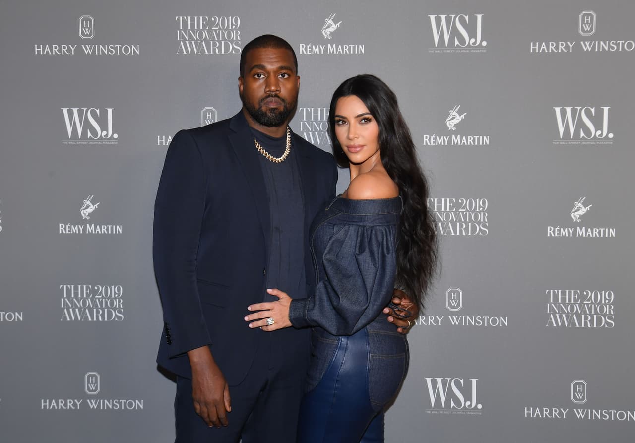 "Hay muy 
<b><a href="https://www.univision.com/famosos/kanye-west-siente-que-lleva-casado-500-anos-con-kim-kardashian-pero-quiere-mas-hijos-con-ella-fotos" target="_blank">pocas esperanzas de reconciliación</a></b>", dijo una de ellas, "tendría que ser un milagro. Kanye cree en los milagros".
<br>