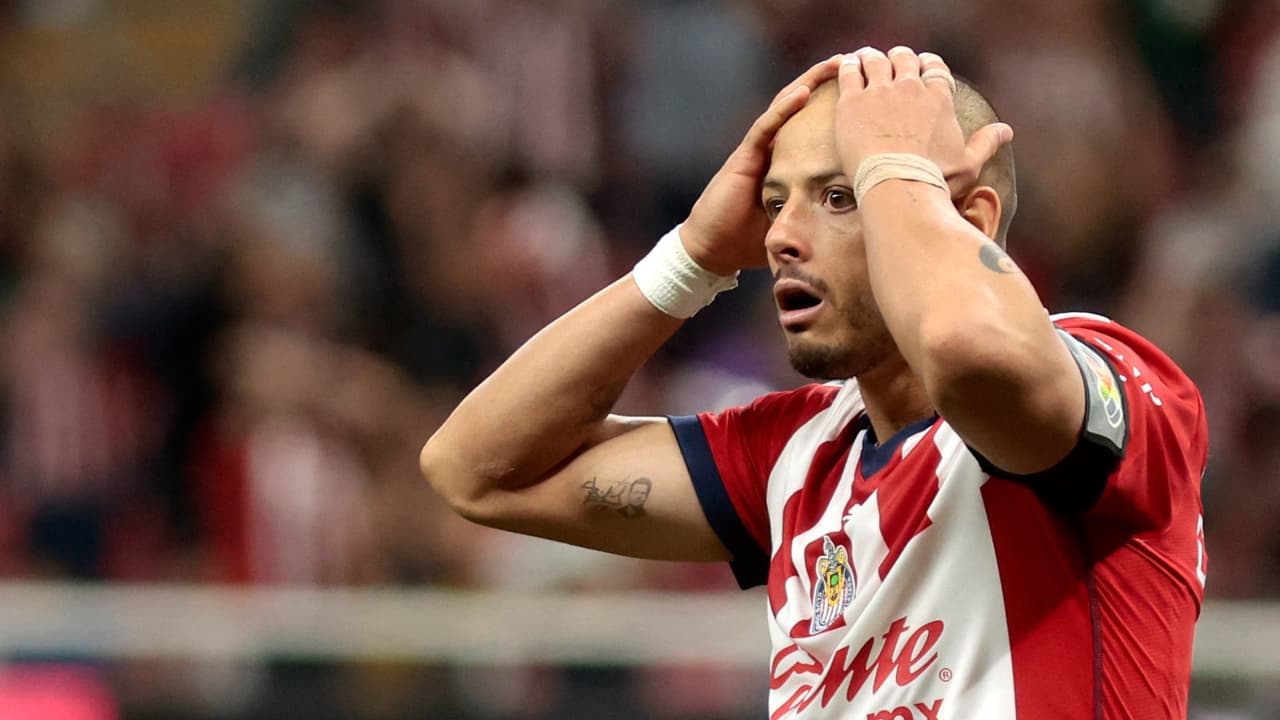 Chicharito, al borde del retiro en Chivas: "Casi me chin... la rodilla"
