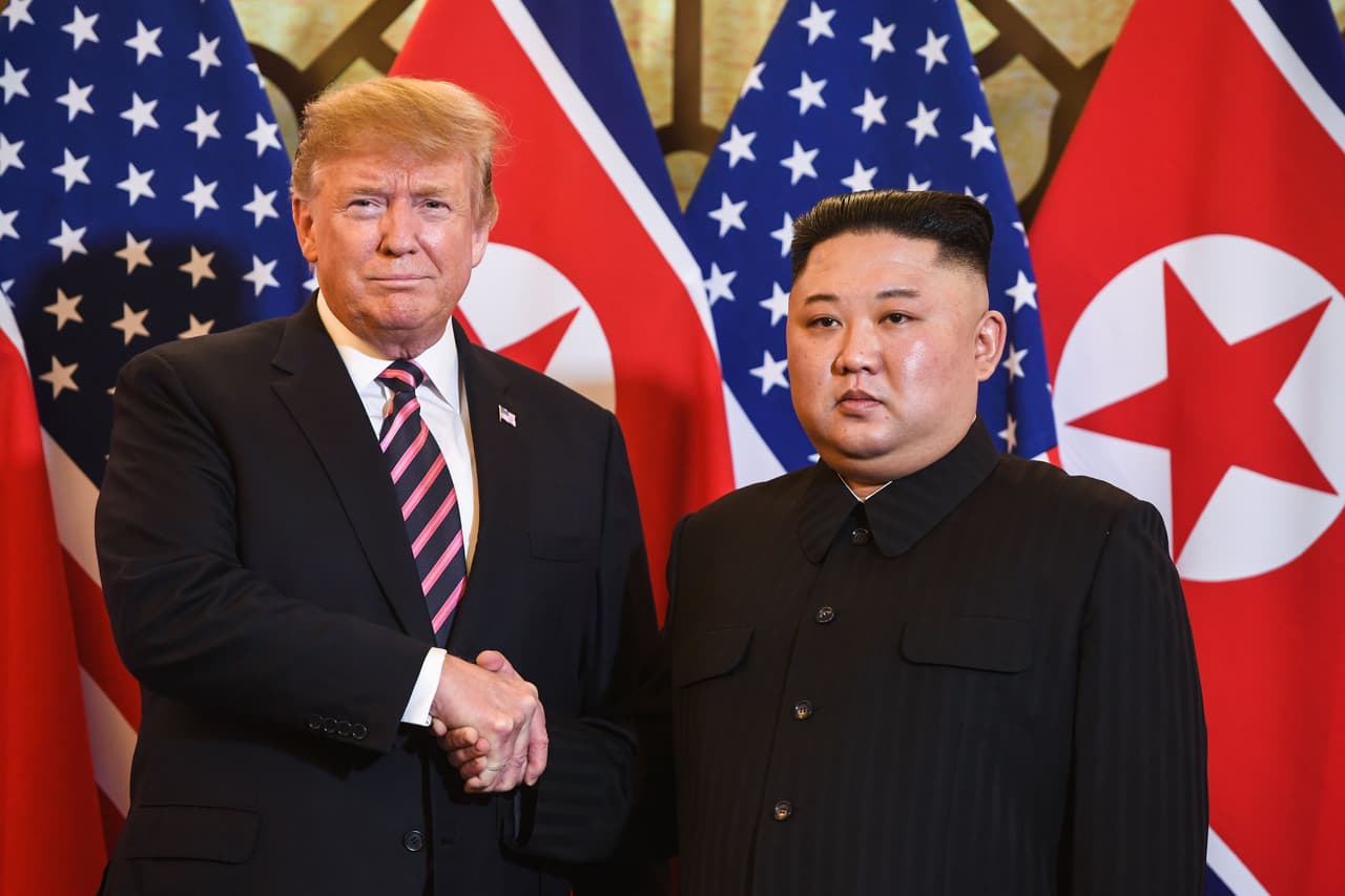 El líder de Corea del Norte, Kim Jong Un, y el presidente de EEUU, Donald Trump, se encontraron en Hanói para una segunda cumbre, ocho meses después de que se comprometieron a trabajar hacia la desnuclearización en la península coreana y mejorar los vínculos.