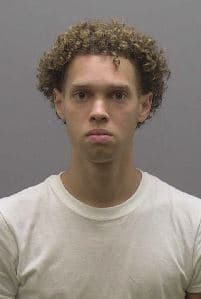 Tyree Austin Pettiford, de 22 años, afronta un cargo por solicitar actos sexuales.