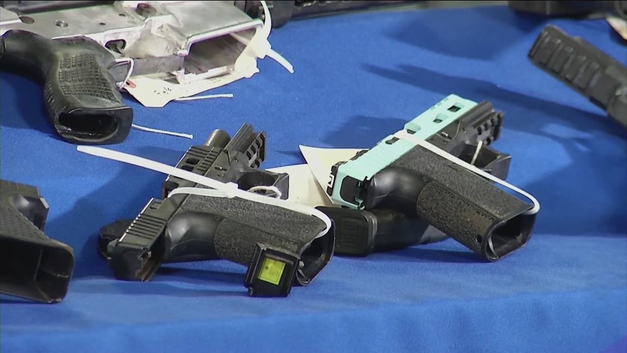 Prohibición de armas de fuego fantasma espera la firma de Larry Hogan para ser ley en Maryland