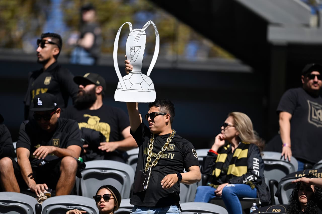La MLS Cup es el sueño de los hinchas del equipo de Carlos Vela. El sábado será la primera ocasión para poder obtenerla.
<br>
