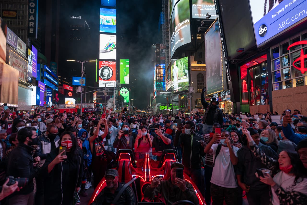 La victoria de Joe Biden fue celebrada por miles de personas en Times Square