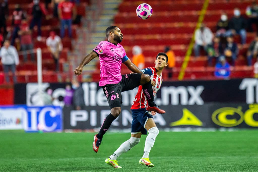 Las ofensivas salen dormidas y el marcador se queda igual de principio a fin y se conforman con el 0-0.