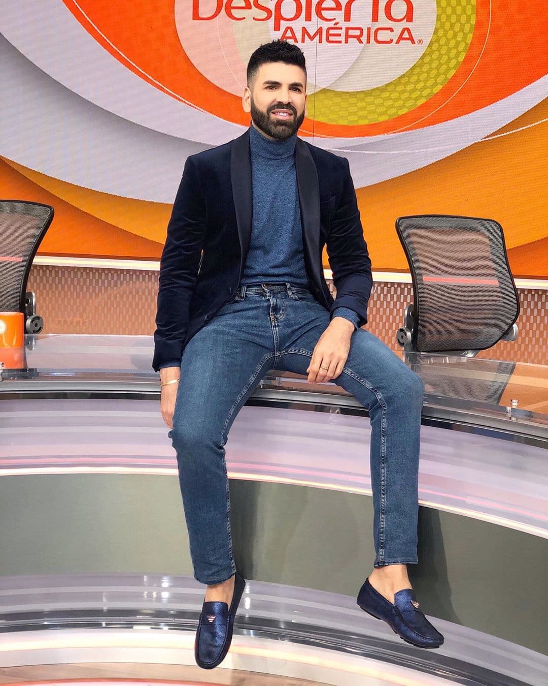 “Lo que me faltaba escuchar. ¿Ahora tú también vas a ser crítica de moda?” respondió Jomari Goyso.