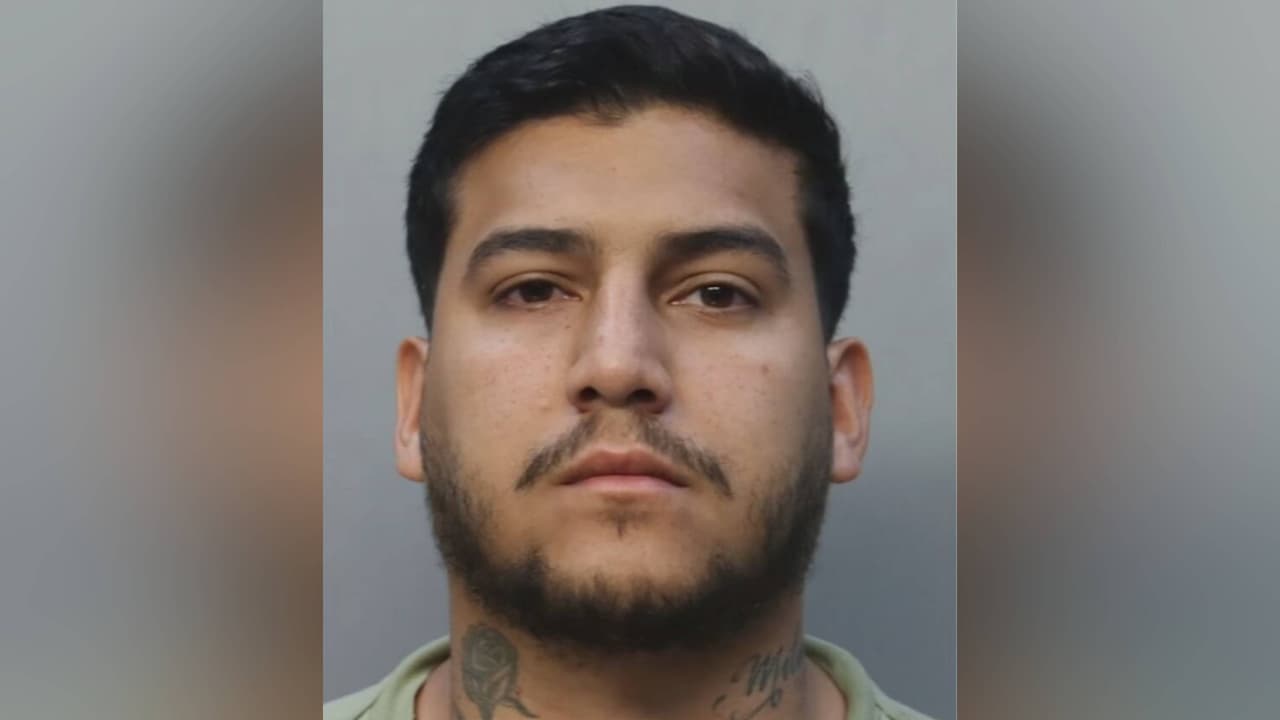 Arrestan a hombre en Doral acusado de difundir en un chat un video íntimo de una mujer casada