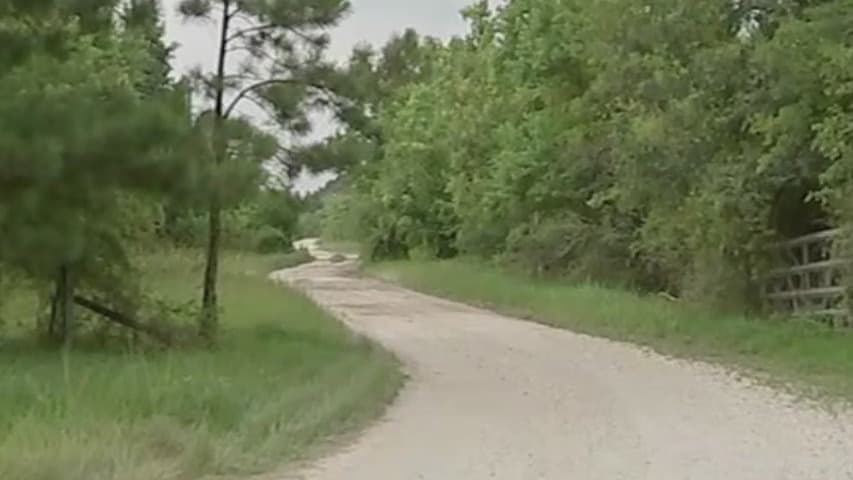 Muere trabajador tras caerle encima partes de una plataforma petrolera, según dice HCSO