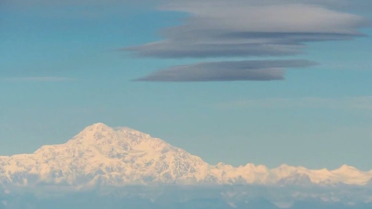 Tragedia en Alaska: Tres escaladores mueren y uno sobrevive en estado crítico tras fatal caída