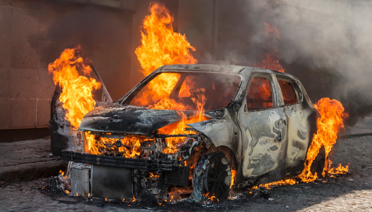 "Robaron mi coche en California (pero en realidad lo quemé en Tijuana)"