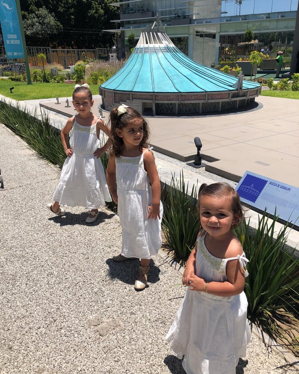 Actualmente Jacky tiene 5 años, Carolina 4 y Renata cumplió su primer año de vida el pasado 15 de julio. Ahora que anunció el sexo de sus gemelas, Jacky también anunció que "cerraban la fábrica" y ya no buscarán ampliar más la familia.