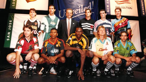 Así lucían las camisetas de los 10 equipos 'originales' que dieron inicio a MLS. Nueve de esos clubes sigien en activo, y la evolución de sus uniformes es bastante notable.